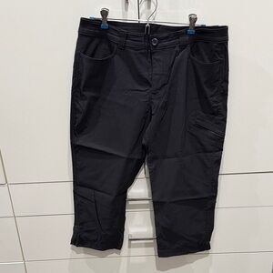 Eddie Bauer Women’s black Capri Pants size 12 never worn